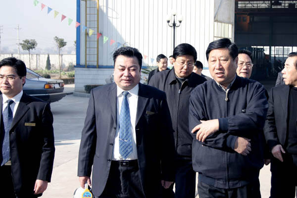 全國人大副委員長張平參觀中德機床 全國人大副委員長張平參觀中德機床