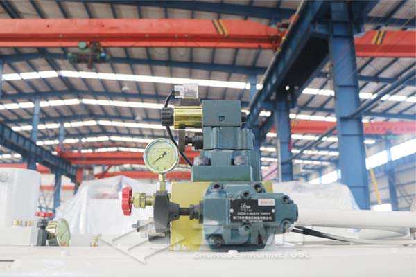 液壓系統(tǒng).jpg 液壓系統(tǒng).jpg