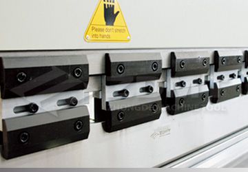 上模夾具.jpg 上模夾具.jpg