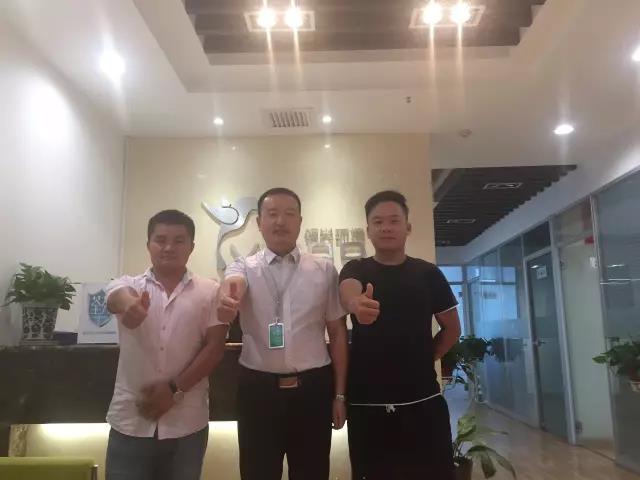 臺(tái)州、溫嶺、玉環(huán)代理商龔總和招商總監(jiān)合影