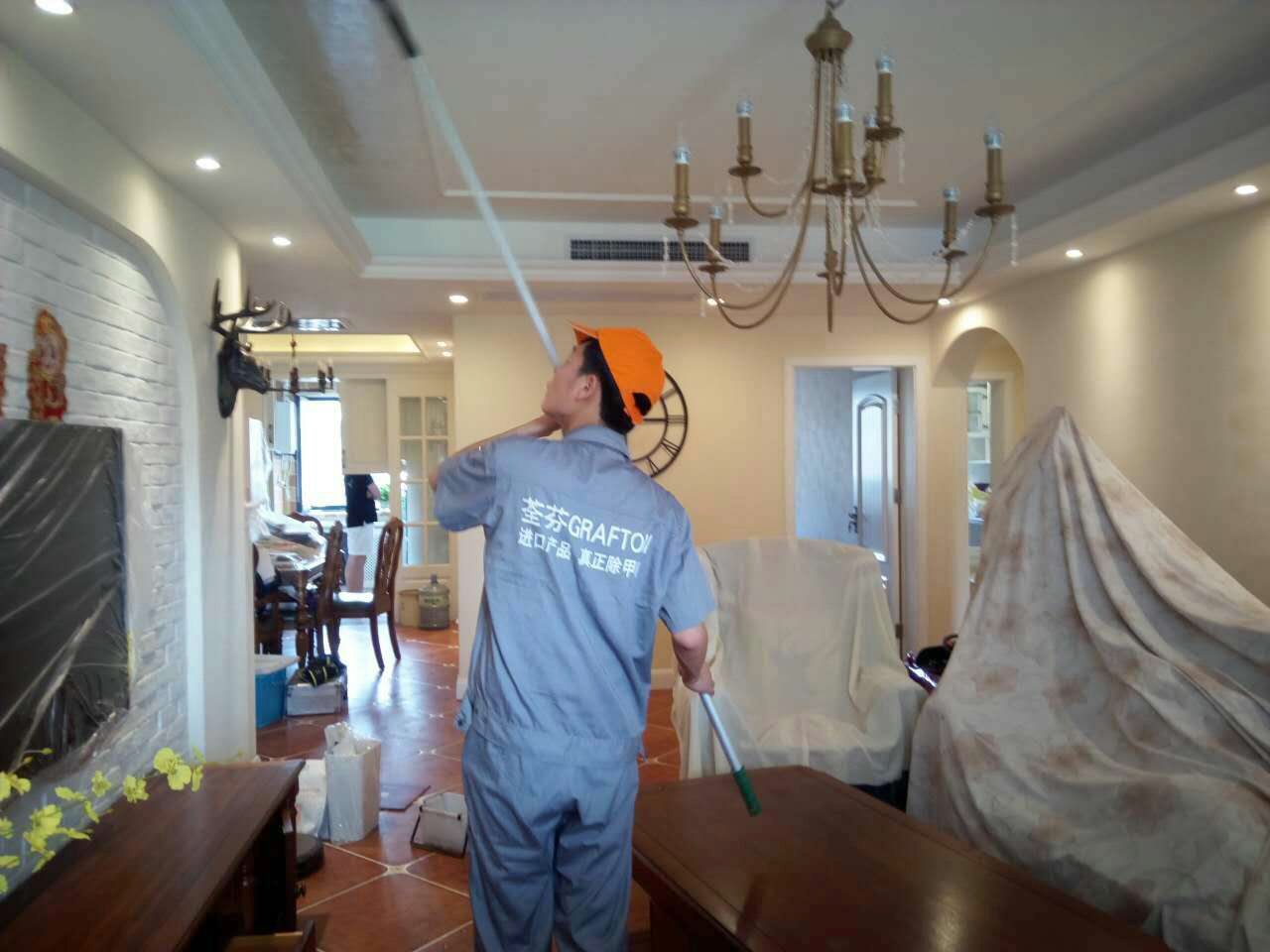 客廳頂面滾筒重點(diǎn)施工 客廳頂面滾筒重點(diǎn)施工