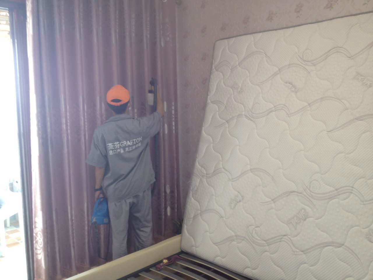 臥室窗簾、床墊全方位施工