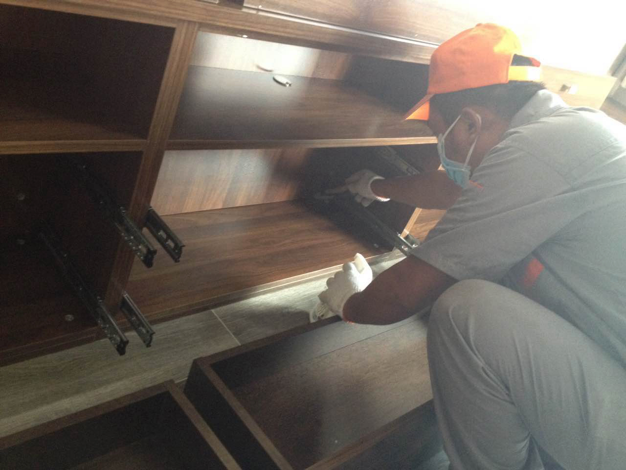 柜子接縫處刷子重點(diǎn)處理 柜子接縫處刷子重點(diǎn)處理