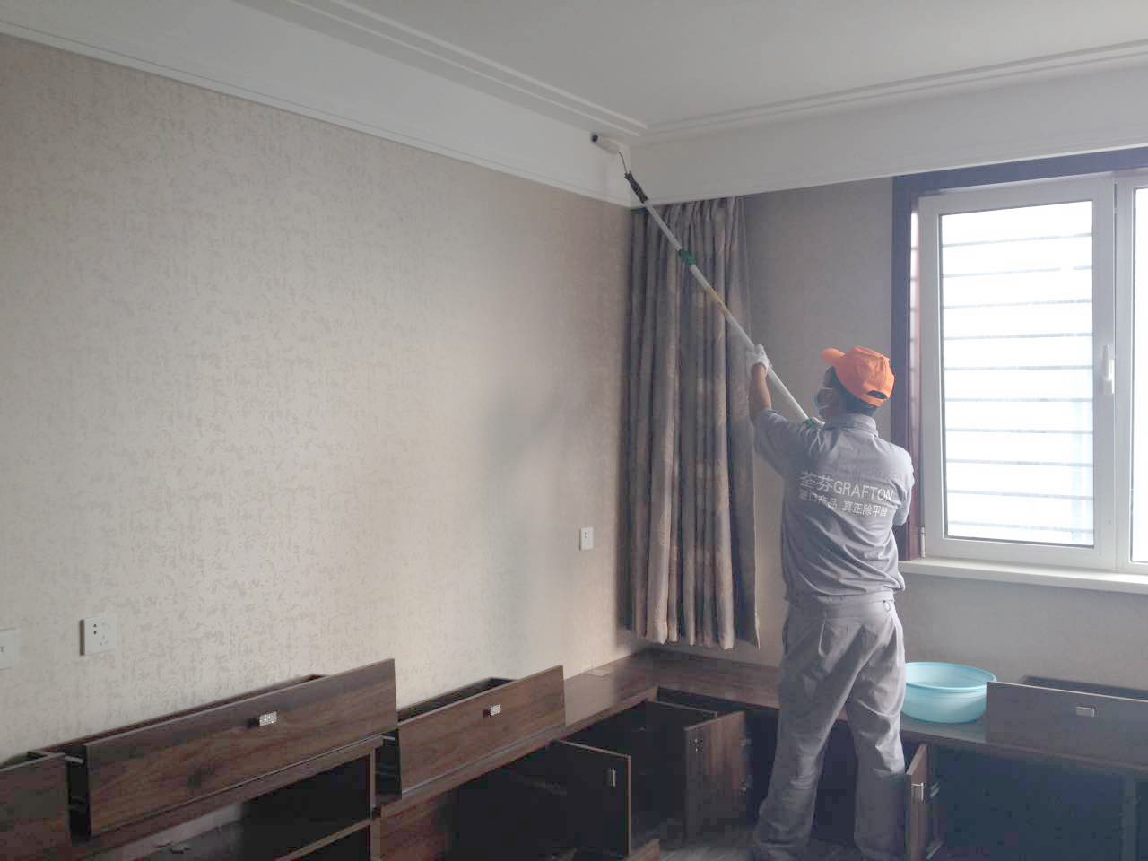 客餐廳頂面墻面滾筒全方位施工 客餐廳頂面墻面滾筒全方位施工