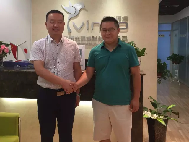 貴陽服務(wù)商和招商總監(jiān)合影 貴陽服務(wù)商和招商總監(jiān)合影