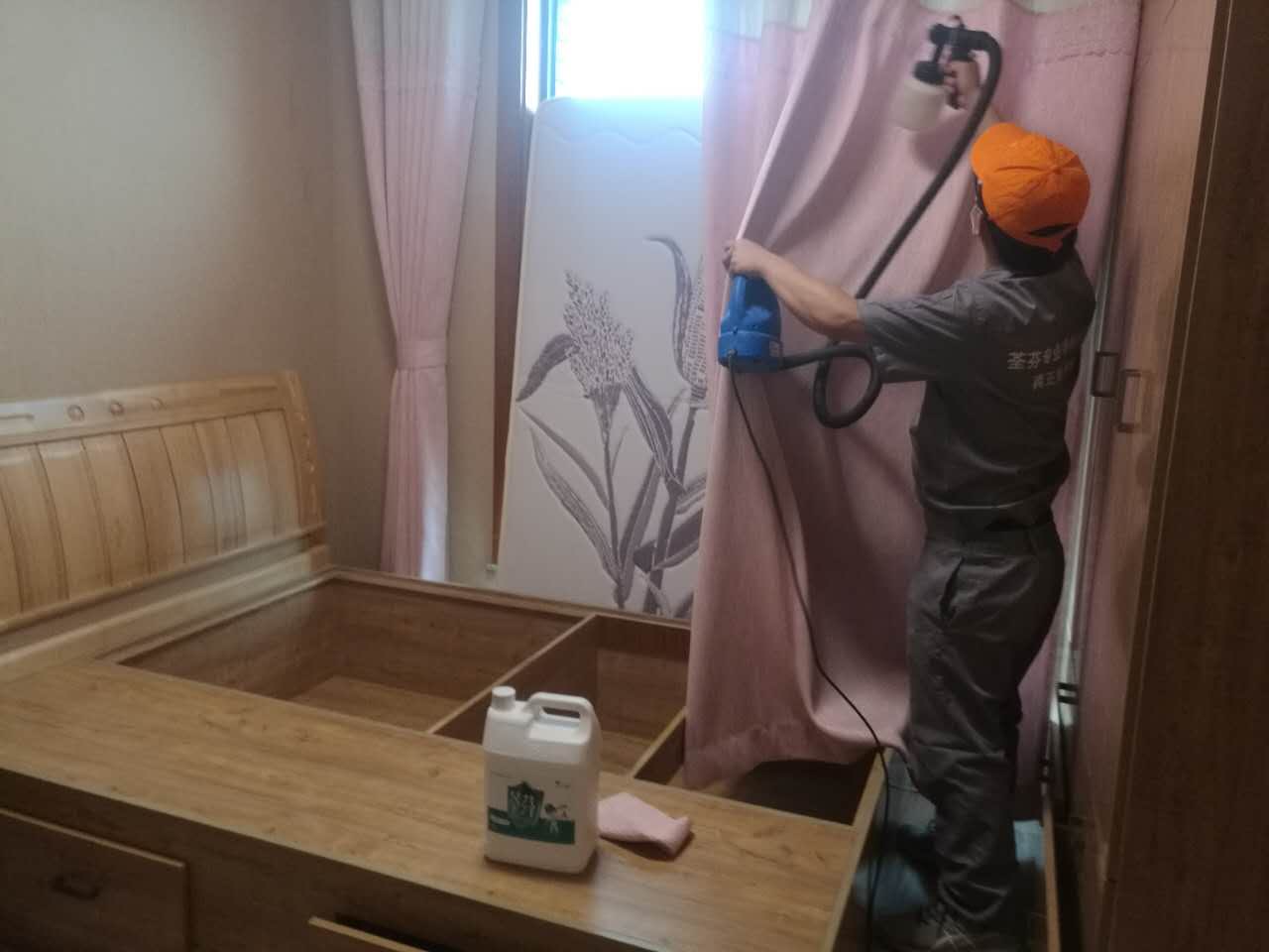 臥室窗簾、床全方位施工