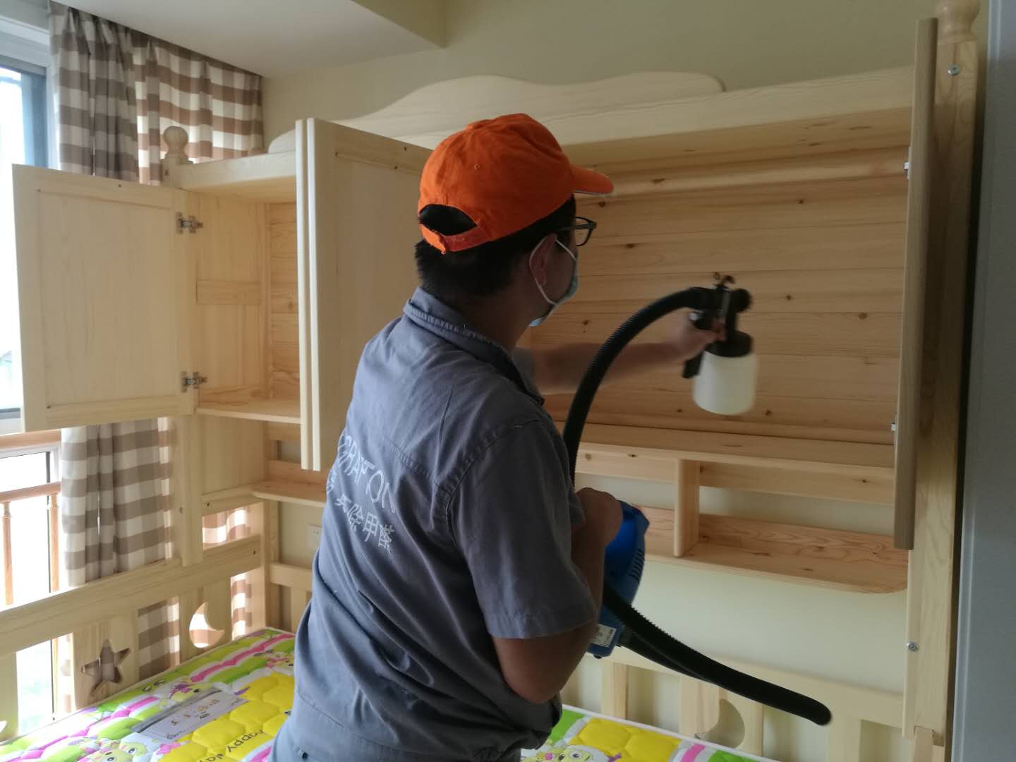 木柜隔檔重點(diǎn)噴涂施工 木柜隔檔重點(diǎn)噴涂施工