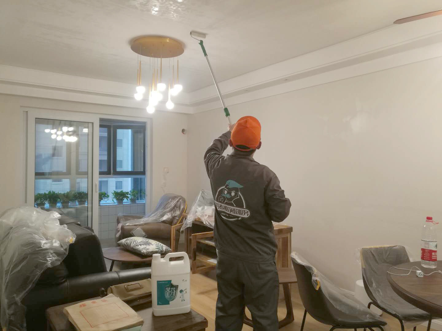 客餐廳頂面滾筒全方位施工 客餐廳頂面滾筒全方位施工