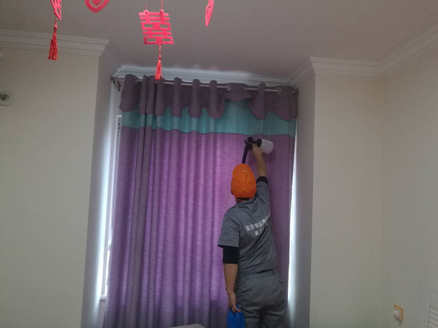 臥室窗簾布藝全方位噴涂施工 臥室窗簾布藝全方位噴涂施工