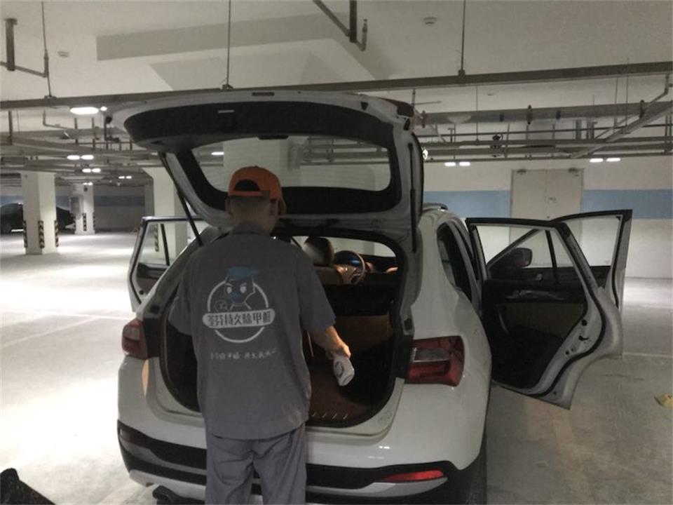 車內(nèi)后備箱全方位噴涂治理 車內(nèi)后備箱全方位噴涂治理