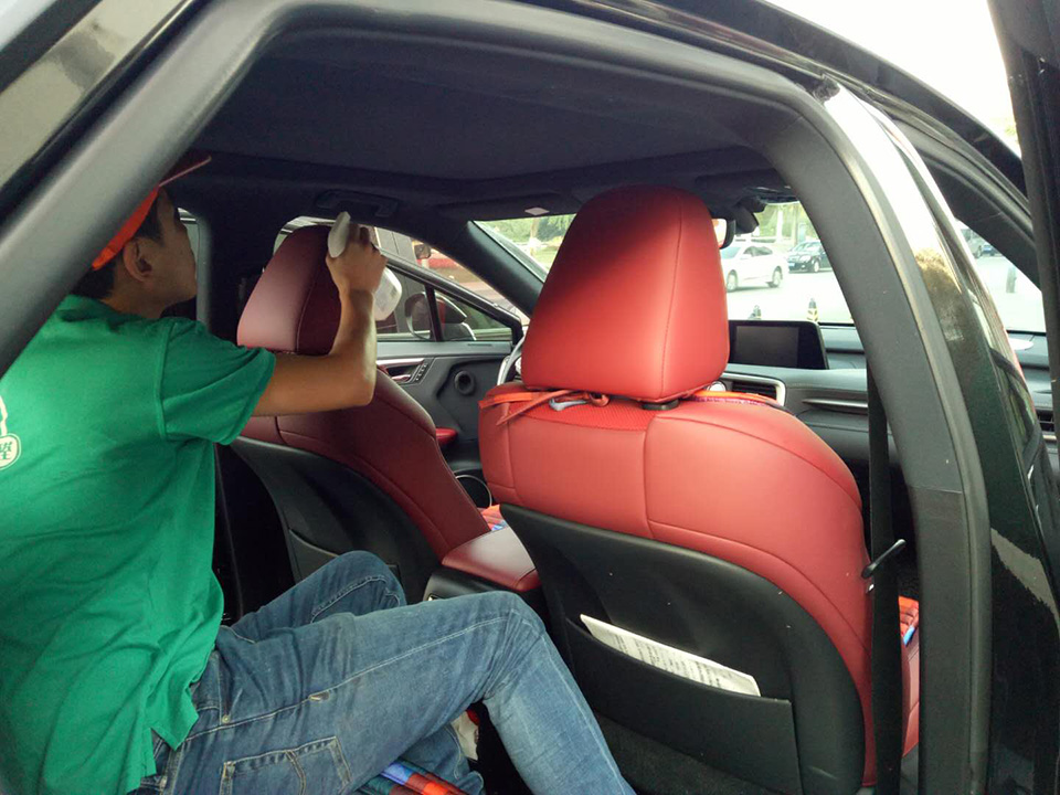 車(chē)內(nèi)全方位噴涂施工 車(chē)內(nèi)全方位噴涂施工