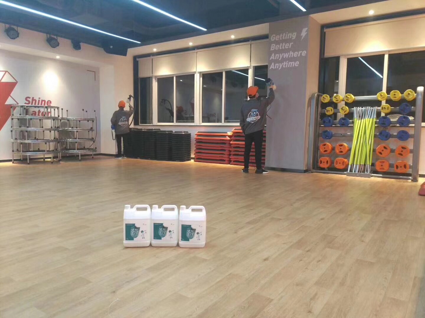 大廳墻面全方位噴涂施工 大廳墻面全方位噴涂施工