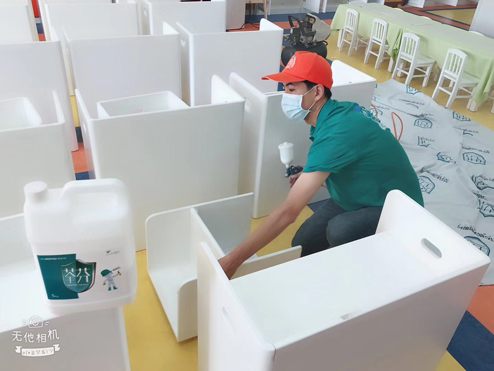 小朋友桌椅全方位噴涂施工 小朋友桌椅全方位噴涂施工