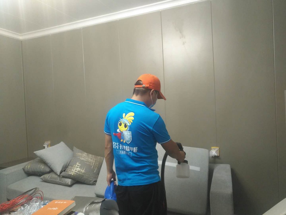 客廳沙發(fā)全方位噴涂施工 客廳沙發(fā)全方位噴涂施工