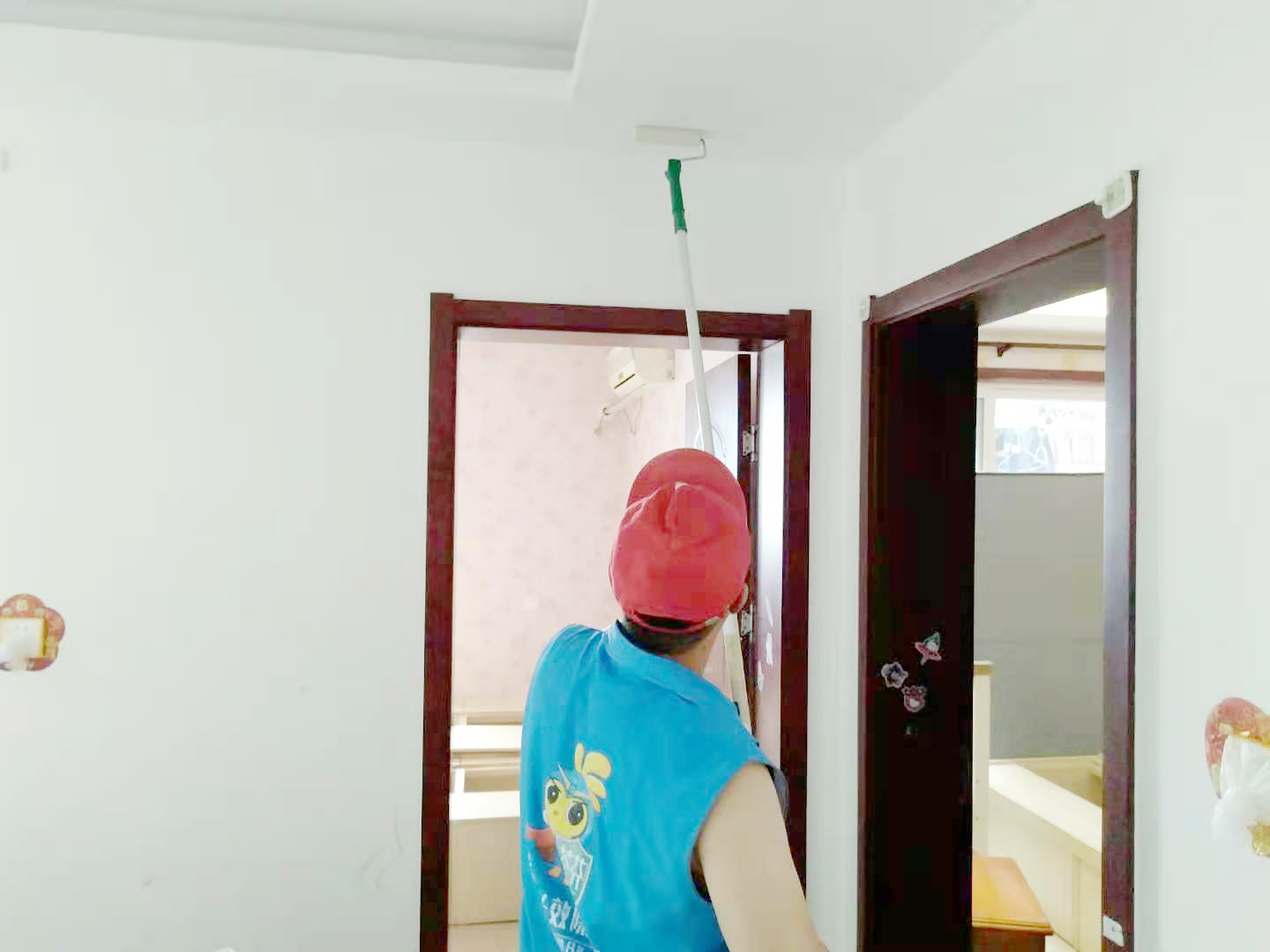 客餐廳頂面滾筒施工治理甲醛 客餐廳頂面滾筒施工治理甲醛