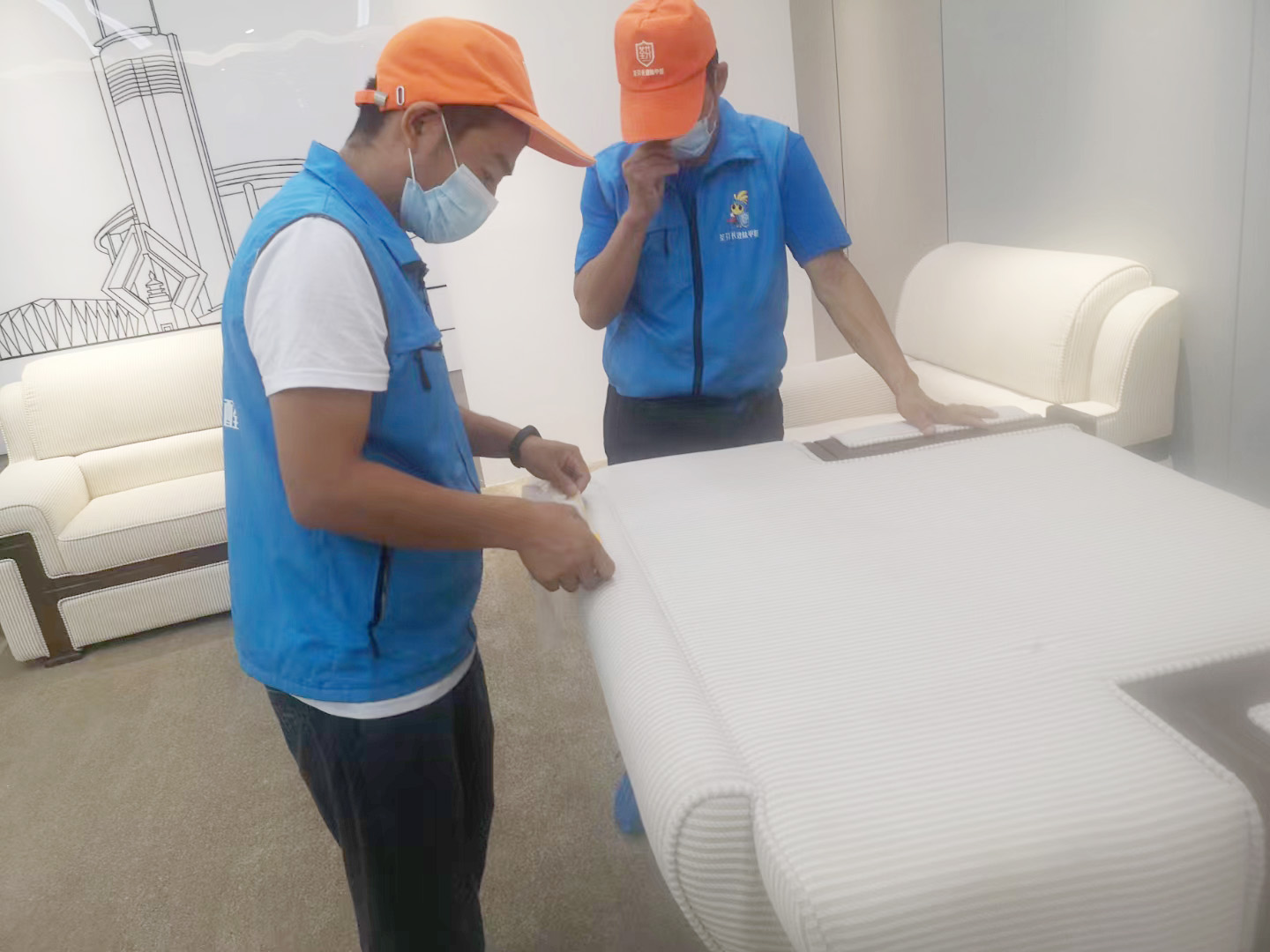 沙發(fā)表面養(yǎng)護避免產(chǎn)品灑落 沙發(fā)表面養(yǎng)護避免產(chǎn)品灑落